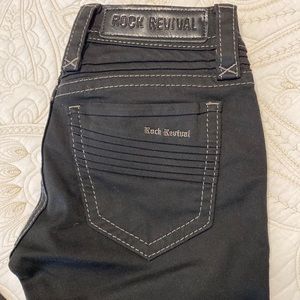 Like new unique black Rock Revival skinny skinny pants in sz 25.